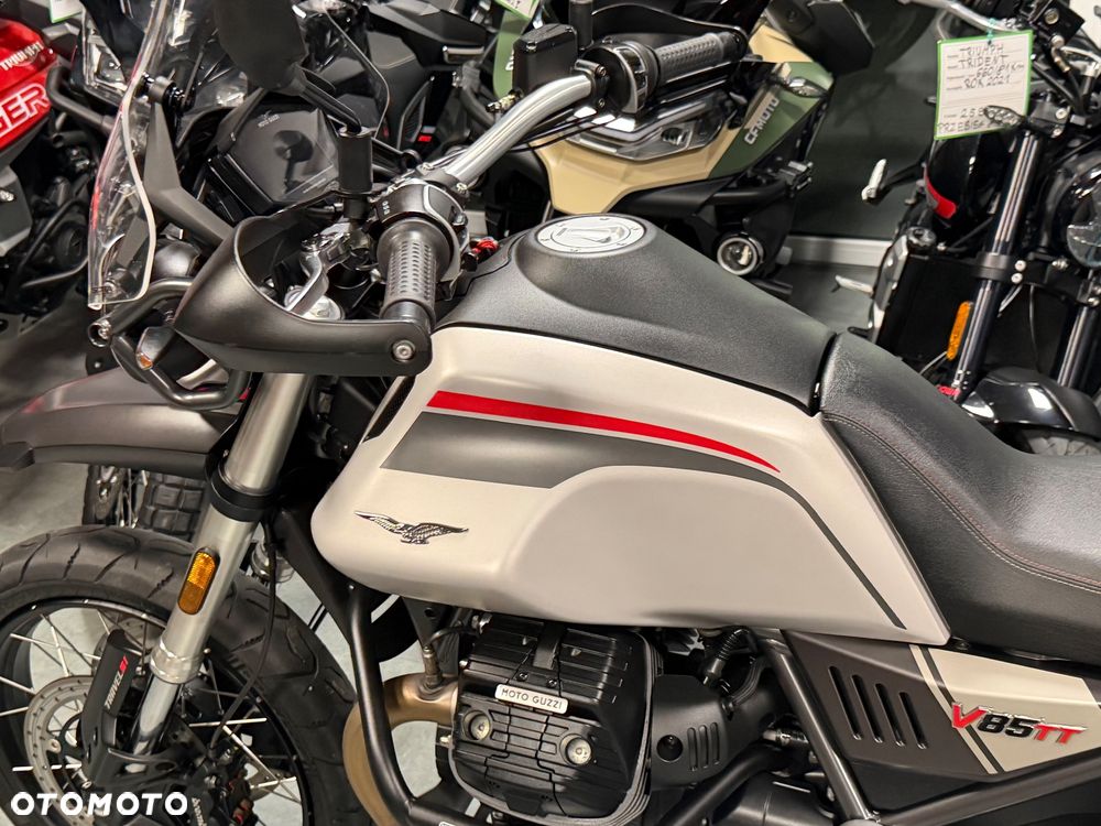 Moto Guzzi V85 - 36