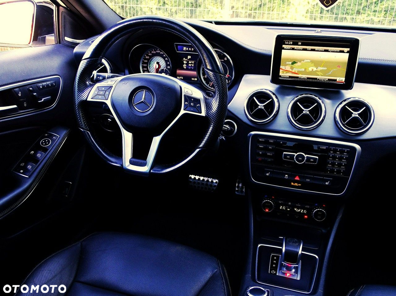 Mercedes-Benz GLA - 25