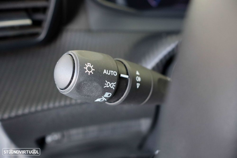 Peugeot 208 1.2 Hybrid Allure e-DCS6 - 17