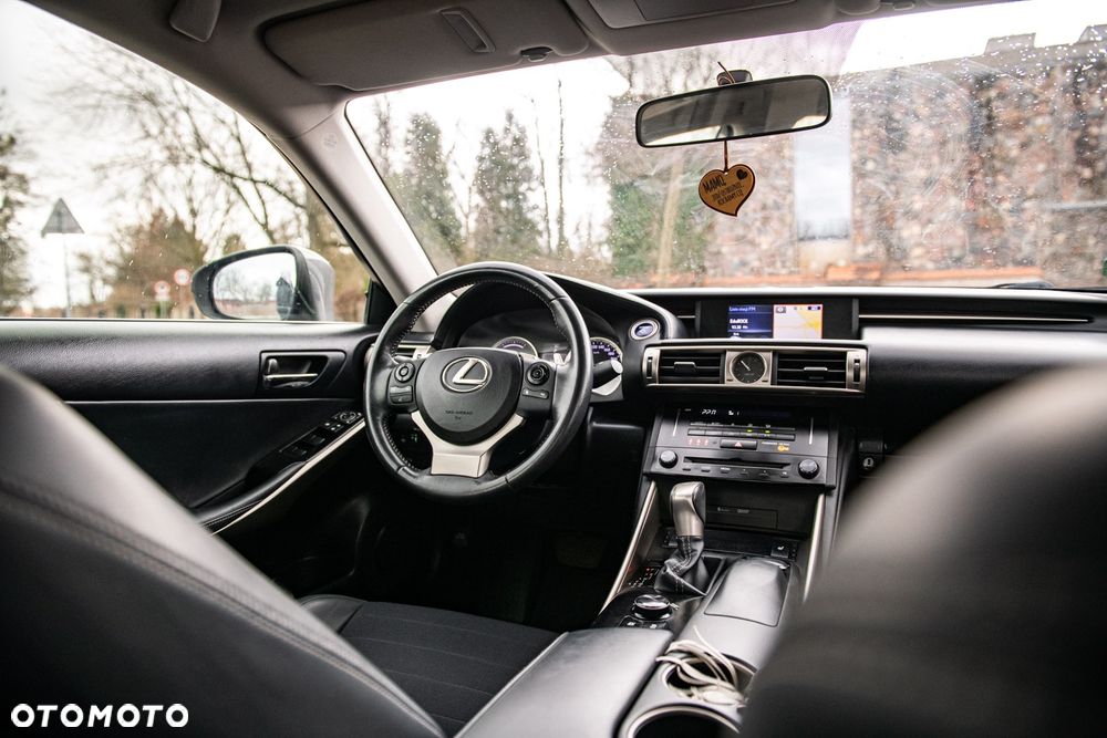 Lexus IS 300h Business - 9