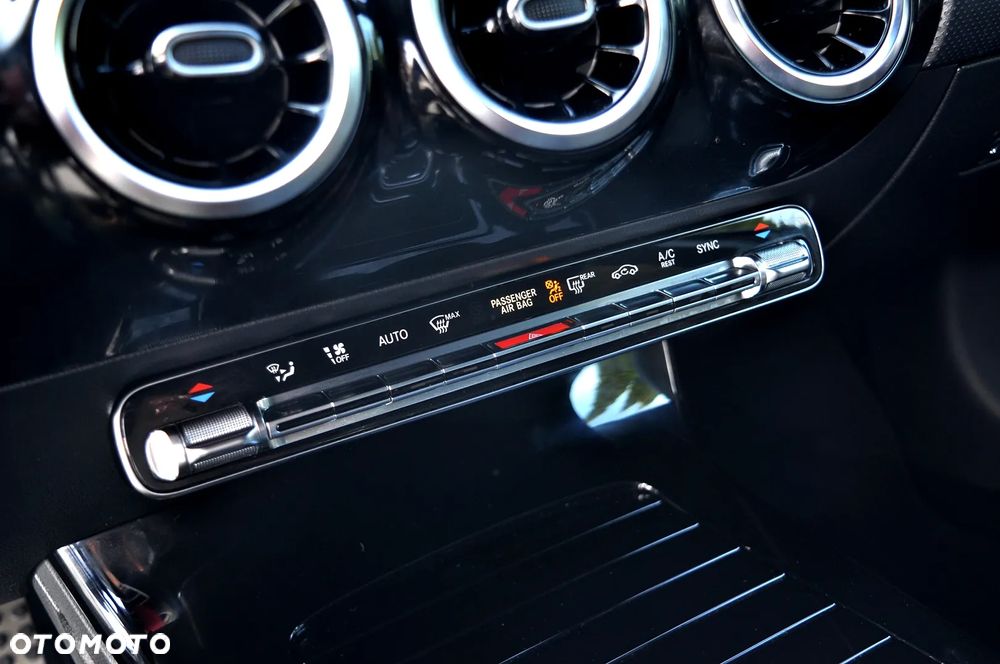 Mercedes-Benz Klasa A 180 7G-DCT Edition AMG Line - 31