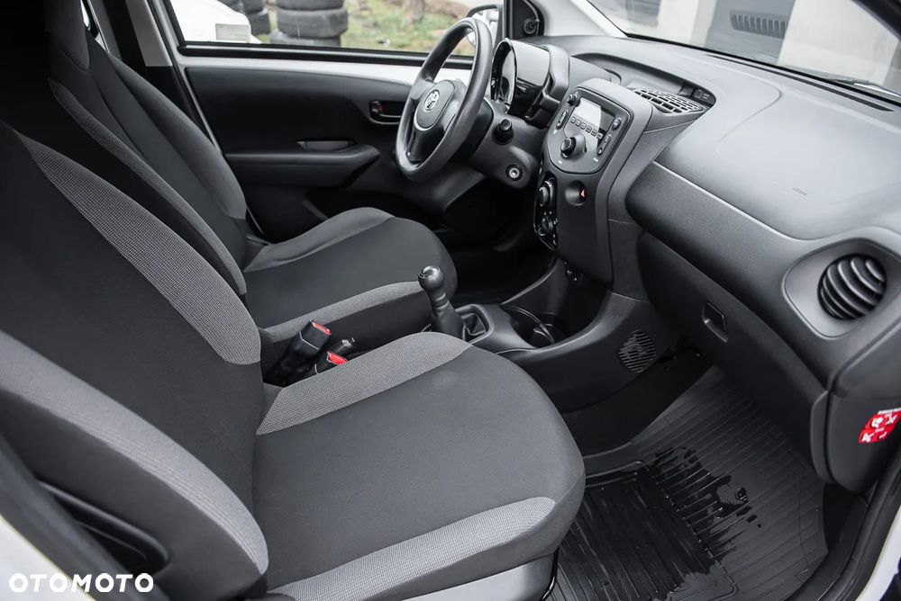 Toyota Aygo x-play Eco - 26