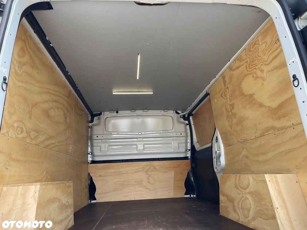 Opel Vivaro - 26