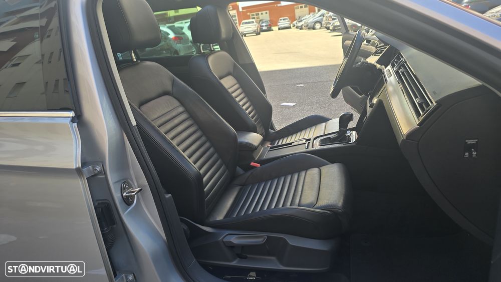 VW Passat Variant 2.0 TDI Highline DSG 4Motion - 32