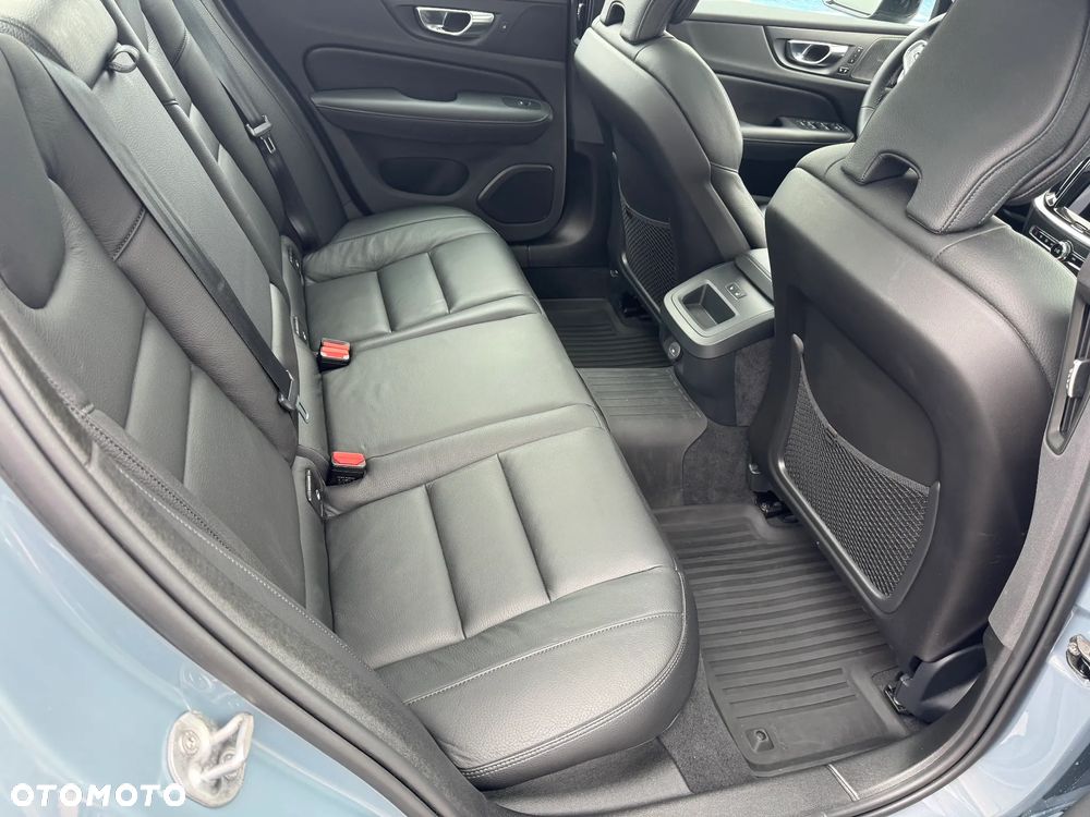 Volvo S60 B5 B AWD Plus Dark - 7