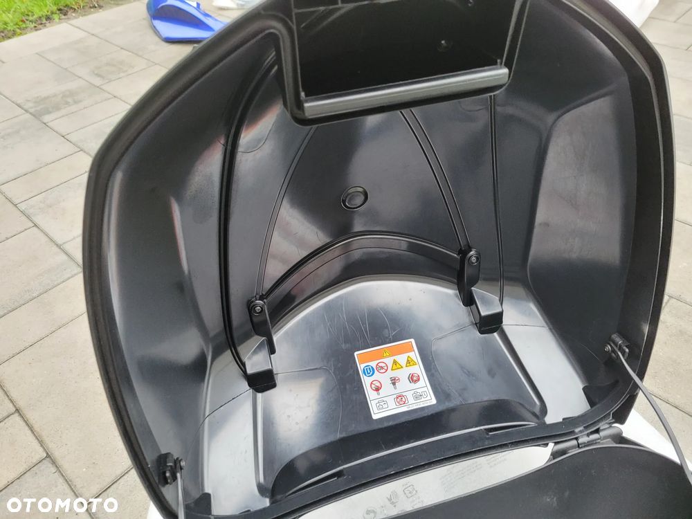 Kufer centralny Honda SH 125 300 - 32