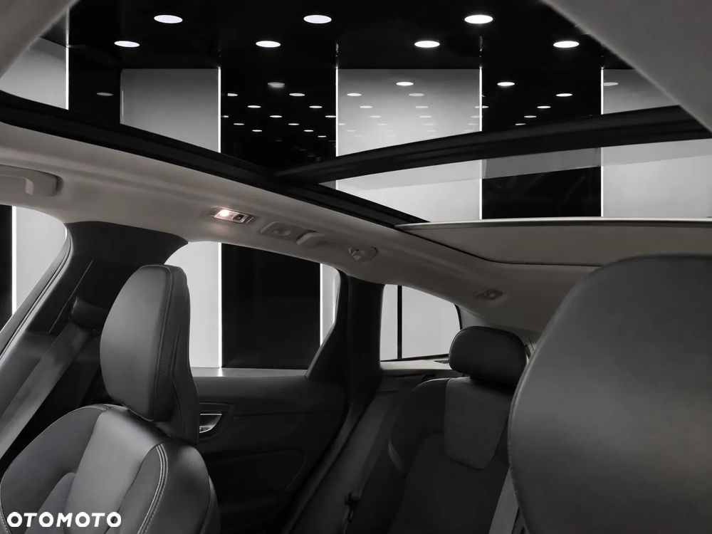 Volvo XC 60 T6 Plug-In Hybrid AWD Inscription - 4