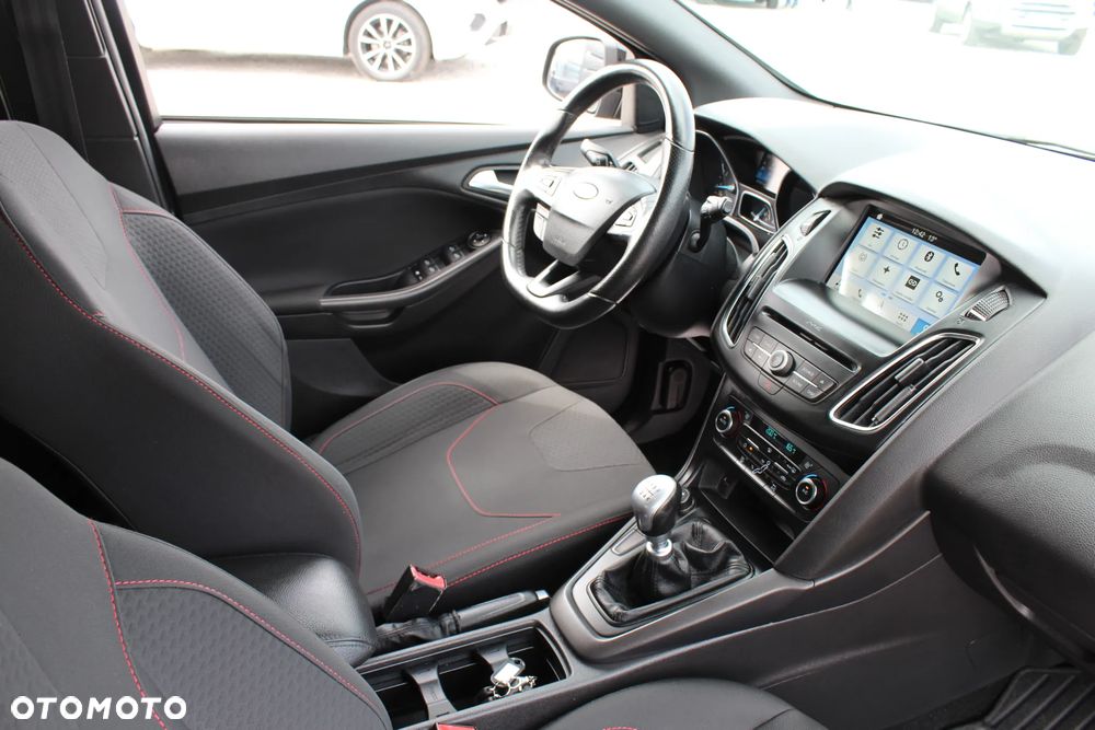 Ford Focus 1.0 EcoBoost Start-Stopp-System ST-LINE STYLE - 19