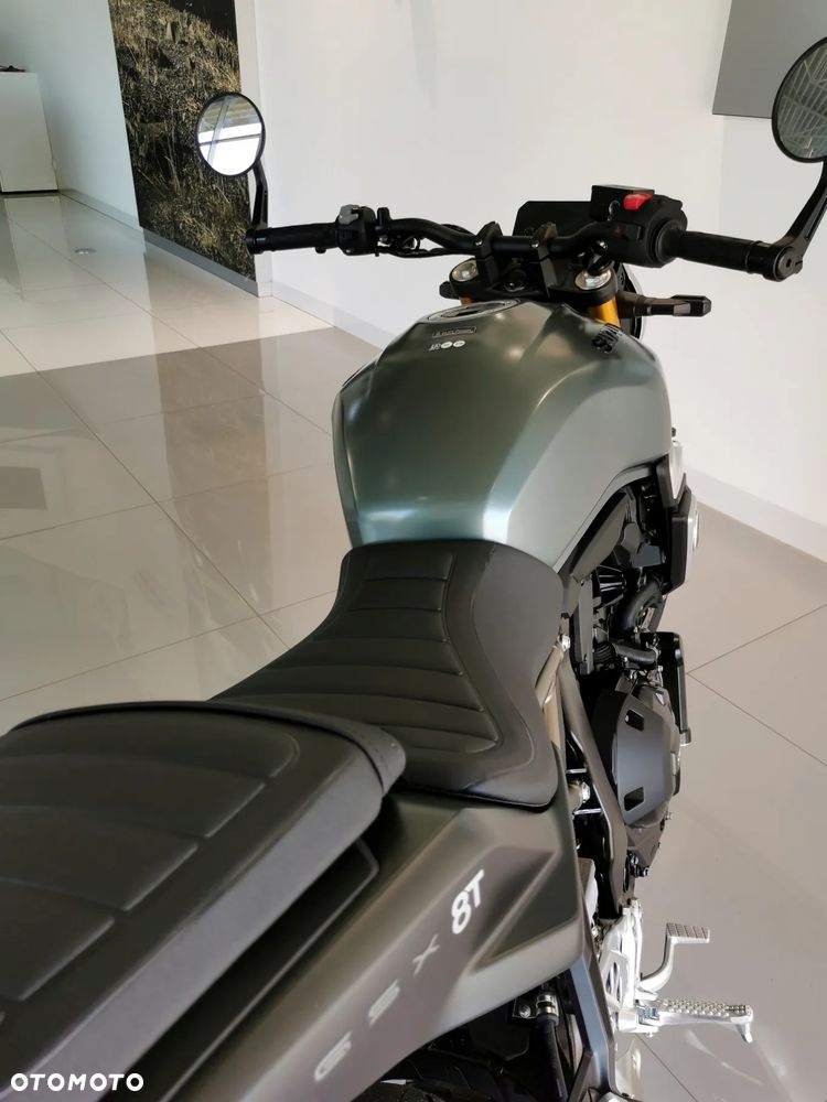 Suzuki GSX - 8