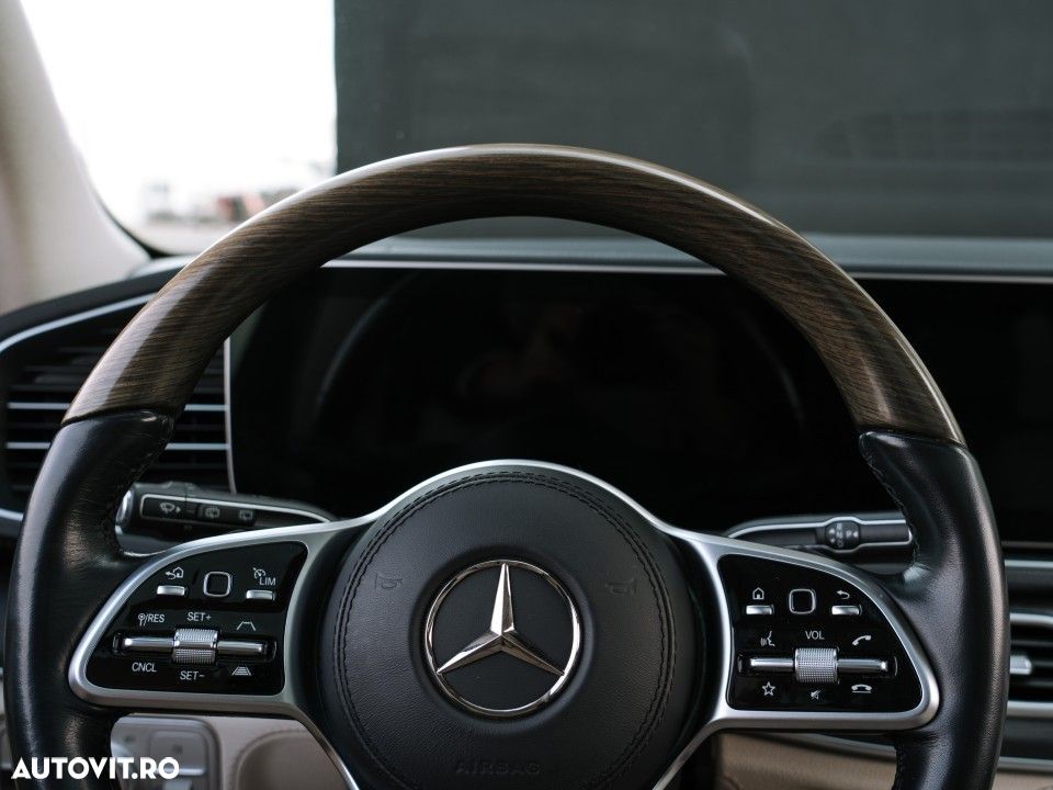 Mercedes-Benz GLS - 11