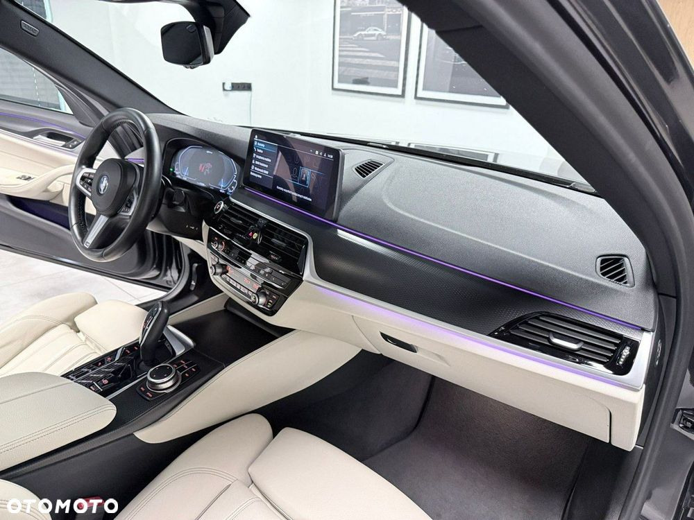 BMW Seria 5 520e M Sport sport - 23