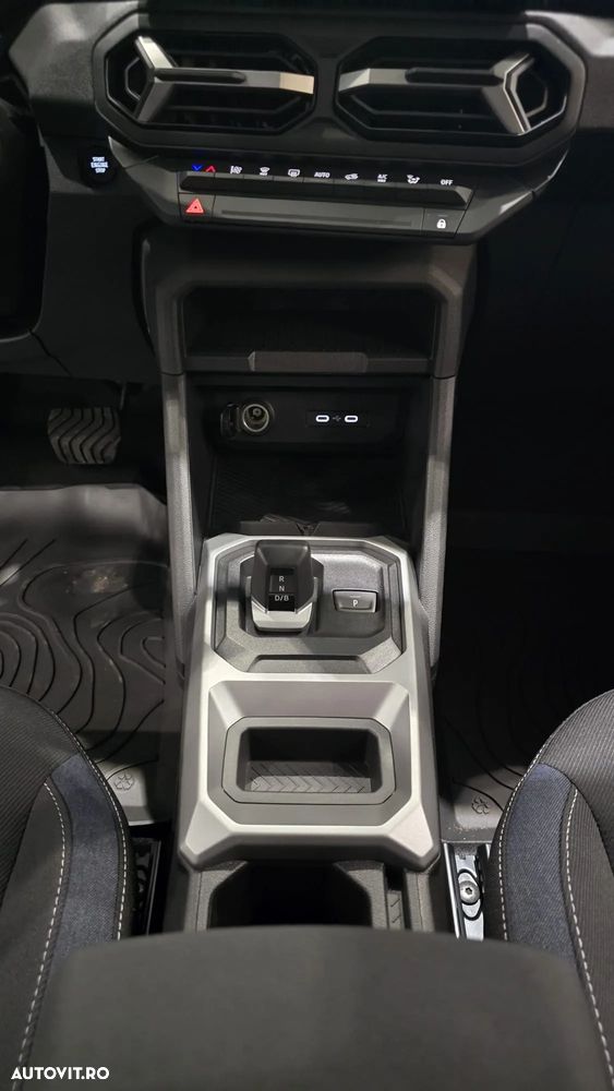 Dacia Duster HEV 140 Journey - 9