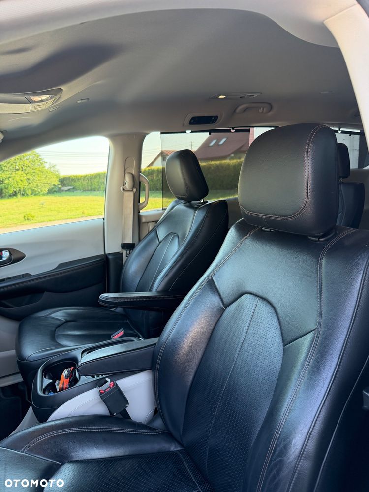 Chrysler Pacifica - 9