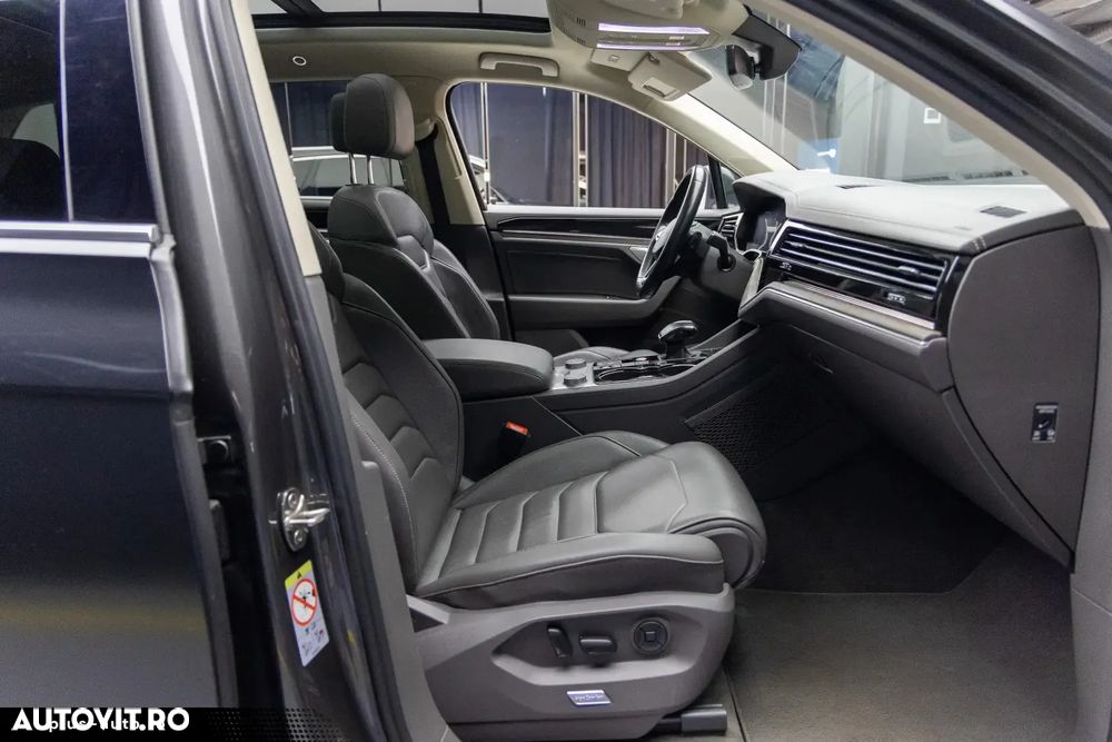 Volkswagen Touareg 3.0 V6 e-Hybrid 4Motion Aut. Atmosphere - 19