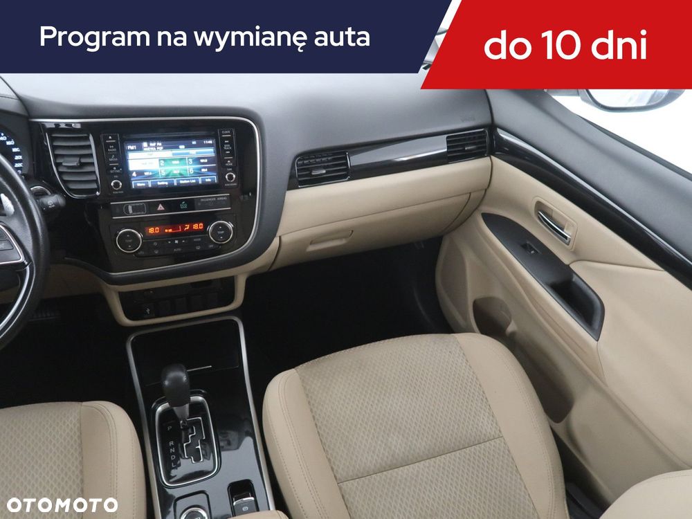 Mitsubishi Outlander - 10