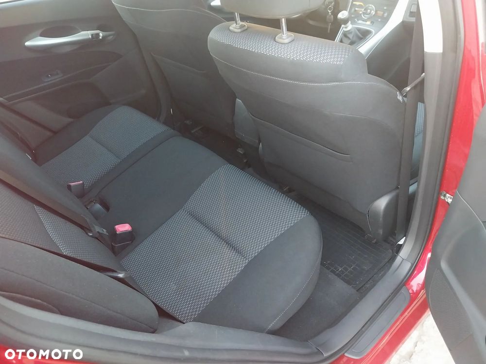 Toyota Auris 1.6 Sol - 16