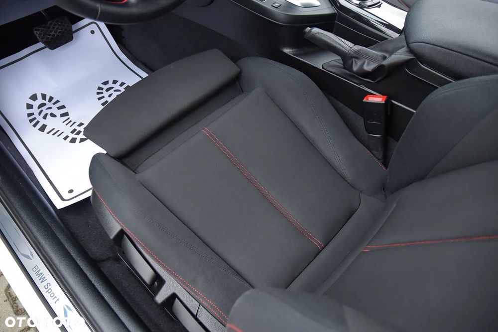 BMW Seria 2 218d Sport Line - 27