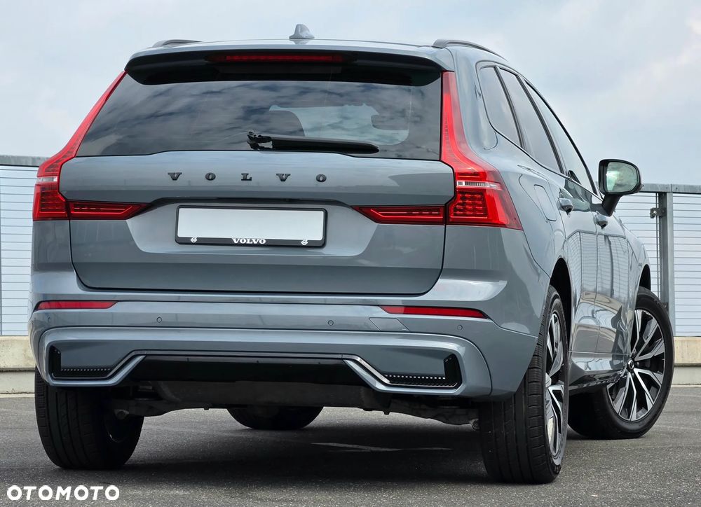 Volvo XC 60 B4 B Plus Dark - 16