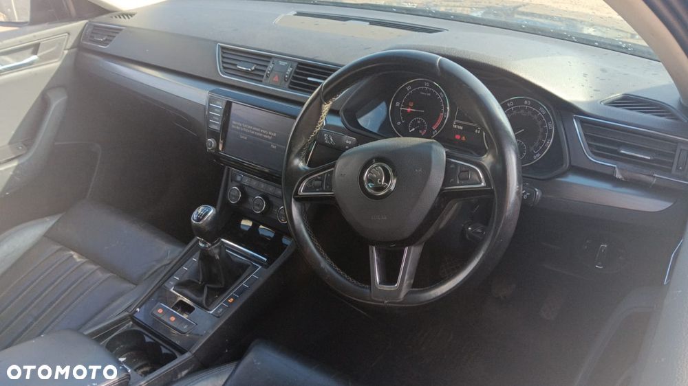Skoda Superb 2.0 TDI Premium Edition - 5