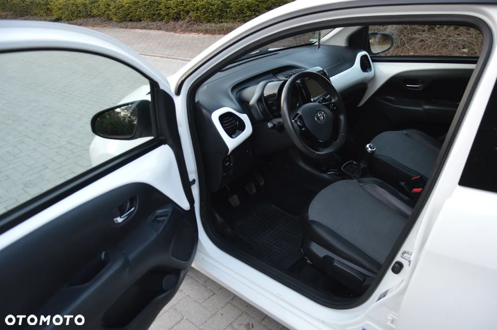 Toyota Aygo x mit x-business Paket - 12