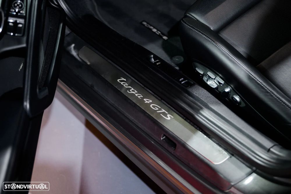 Porsche 911 (991) Targa 4 GTS PDK - 17