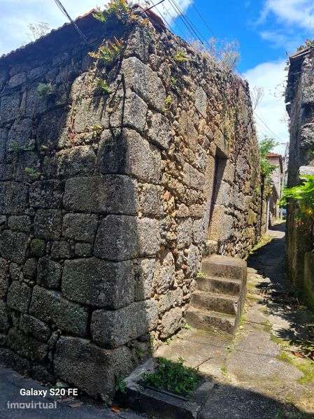 Vendo casa devoluta em centro de vila de azere - Grande imagem: 3/8