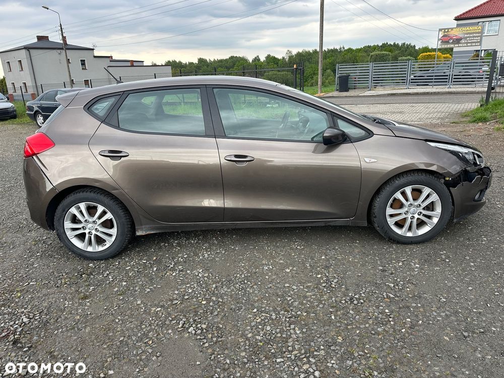 Kia Ceed 1.6 CRDi 128 ISG Vision - 11
