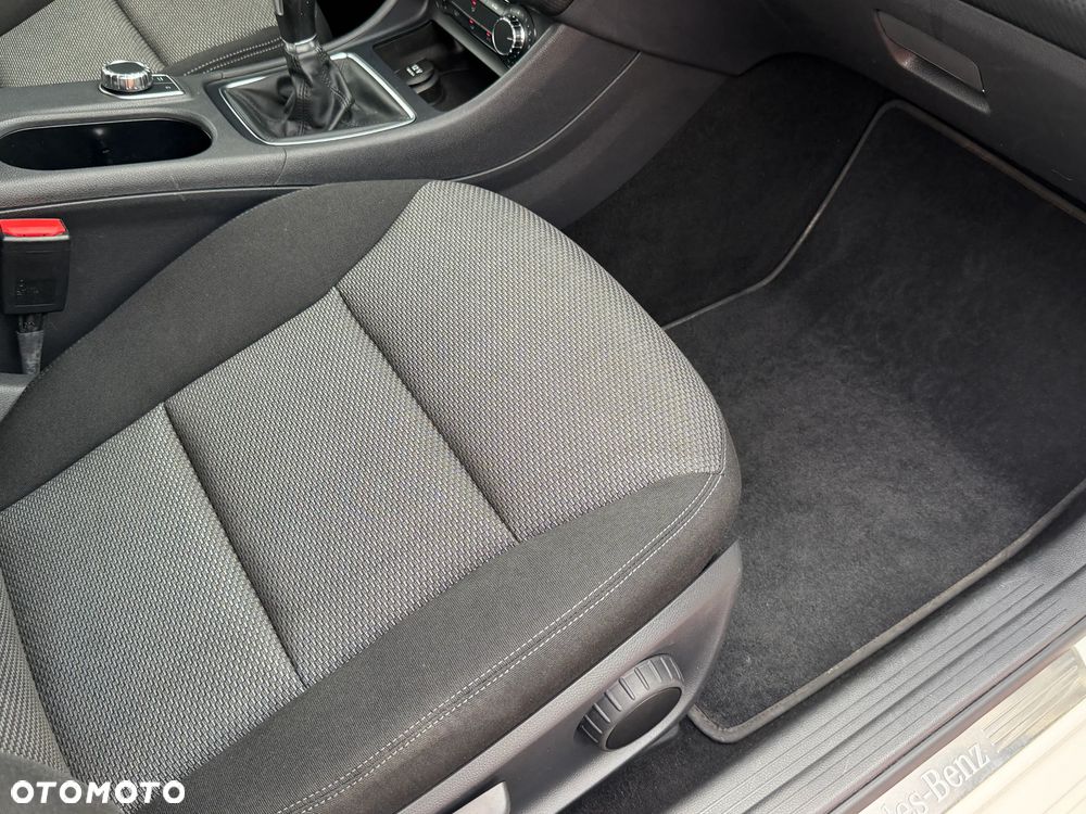 Mercedes-Benz Klasa A 180 (BlueEFFICIENCY) - 30