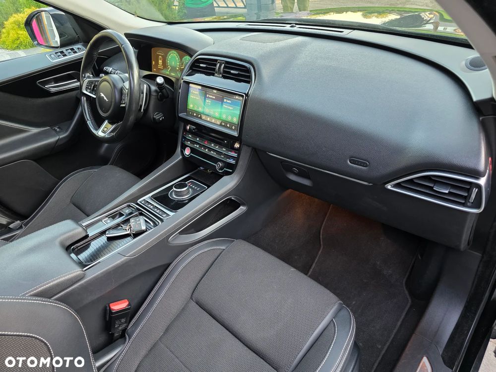 Jaguar F-Pace 2.0 i4D AWD R-Sport - 32