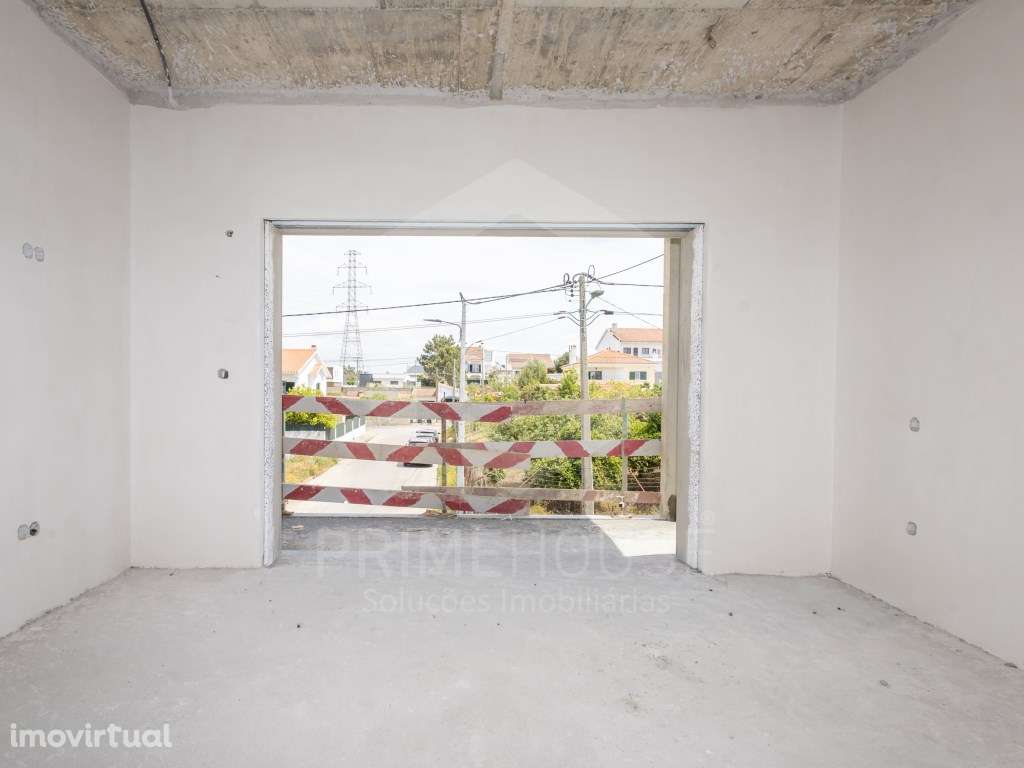 Moradia T3 com piscina e 2 suites em Fernão Ferro - Grande imagem: 4/25