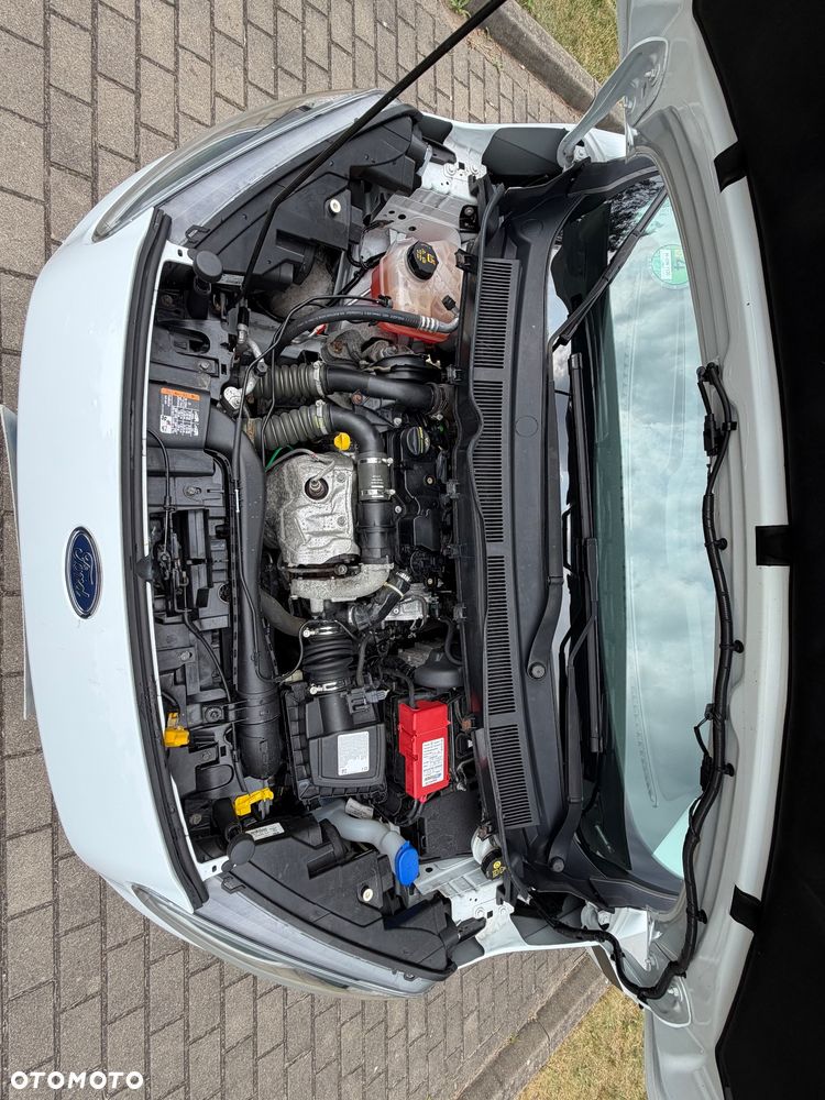 Ford Transit Courier - 27