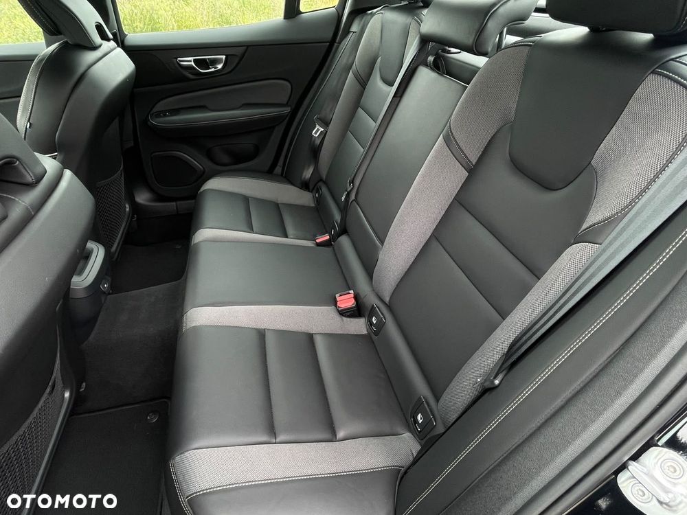 Volvo S60 B4 B Plus Dark - 23