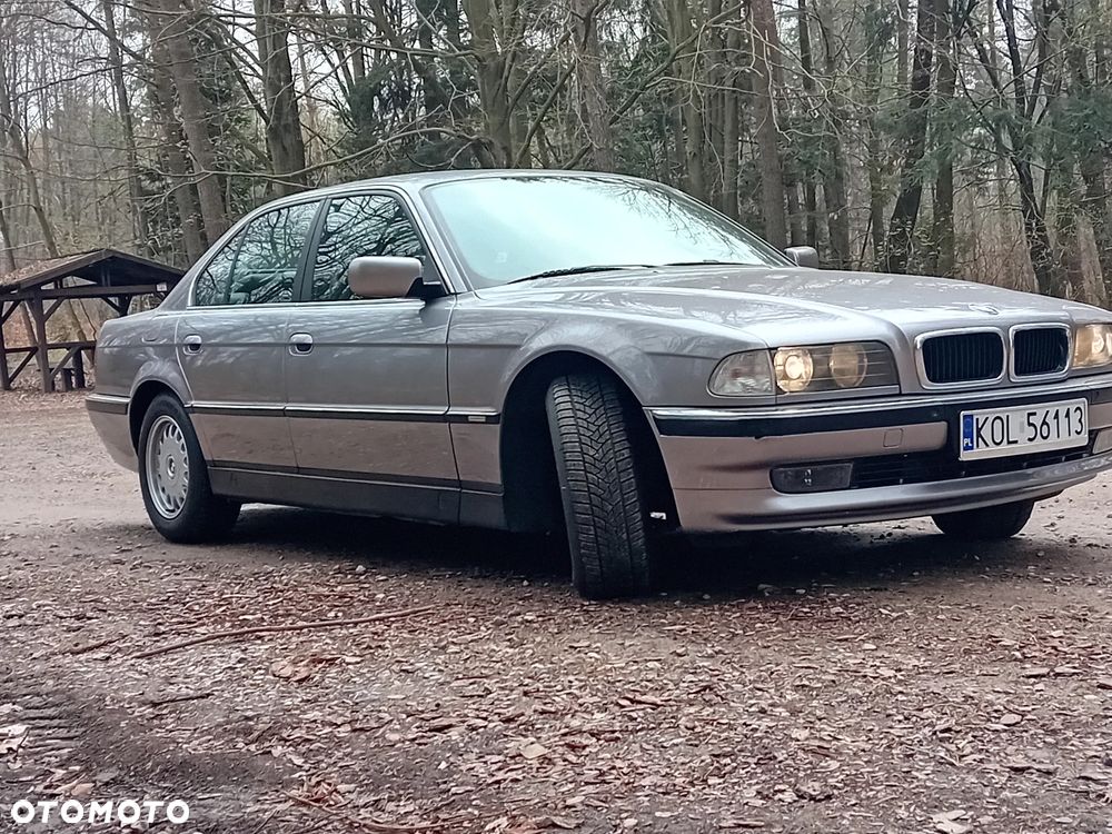 BMW Seria 7 740i V8 - 3