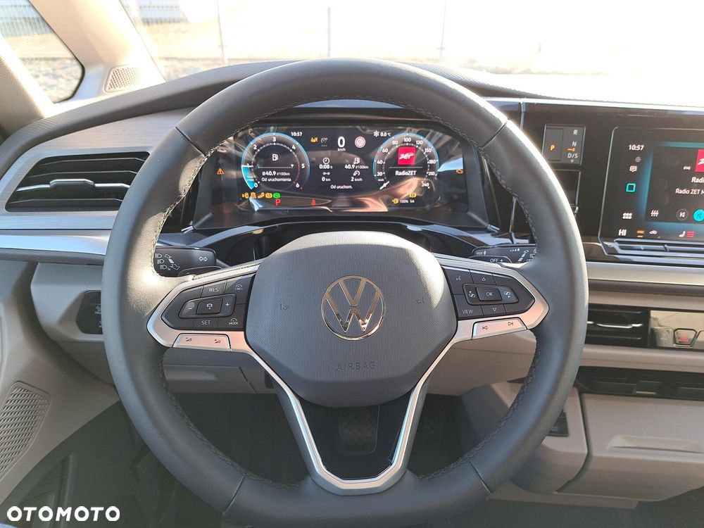 Volkswagen multivan Life L2 silnik: 2,0 l TDI SCR 110 kW/150KM  7-biegowa DSG rozstaw osi: 3124 mm - 11