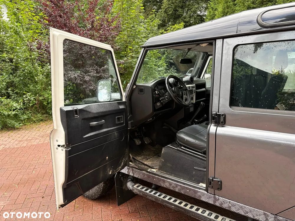 Land Rover Defender 110 SE - 21