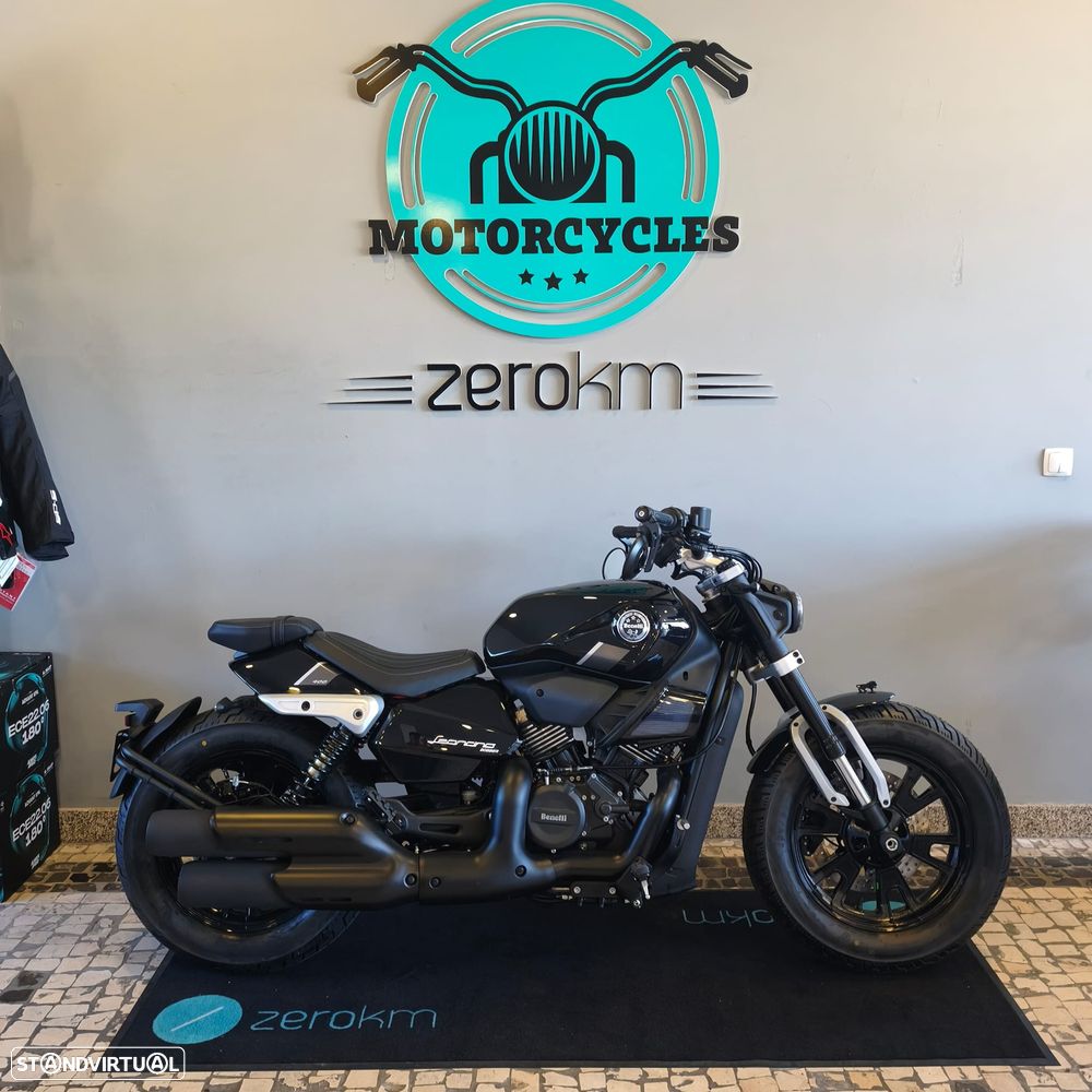 Benelli Leoncino Bobber 400 - 1