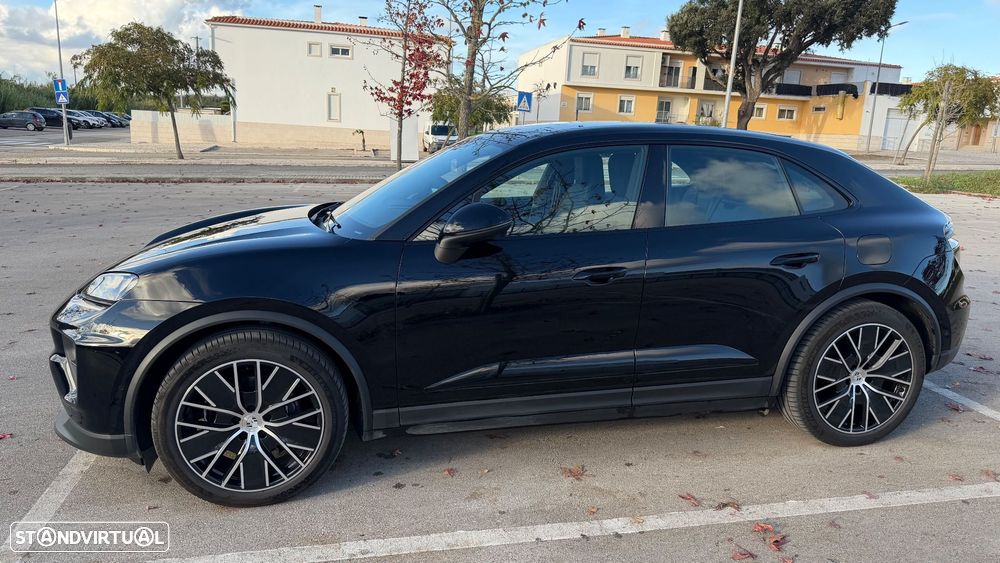 Porsche Macan Electric - 2