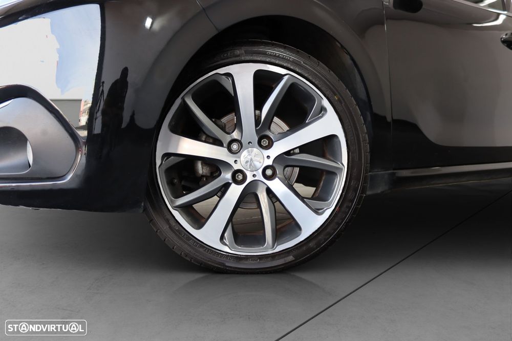 Peugeot 208 1.2 PureTech Allure - 18