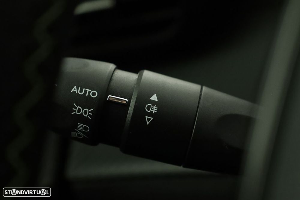 Peugeot e-2008 50 kWh GT - 18