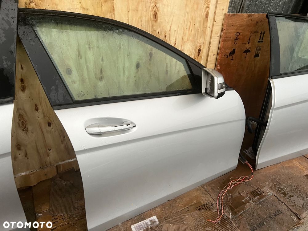 Mercedes w204 przód kompletny maska grill gril lampy lusterko c775 błotnik przedni prawy lewy przód zbiorniczek spryskiwaczy zderzak przedni pdc klapa bagażnika zderzak tył tylni lampa tył tylnią pas przedni kompletny z chłodnicami belka w204 c klasa próg zamek drzwi - 28