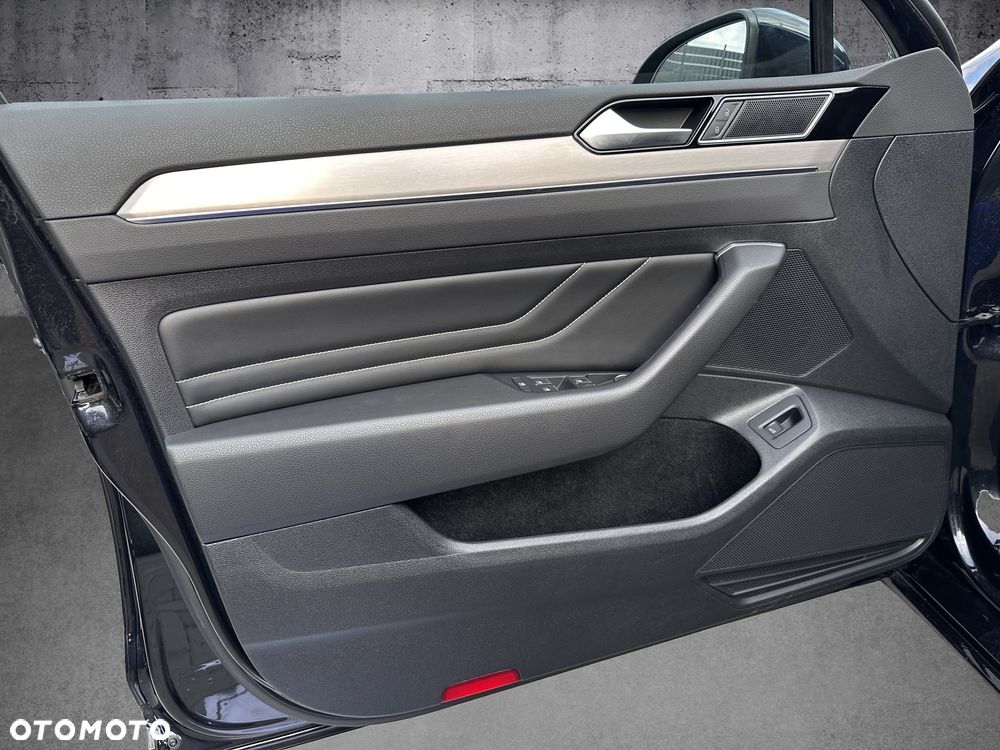 Volkswagen Passat Variant 2.0 TDI SCR DSG Elegance - 24