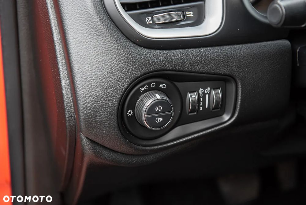 Jeep Renegade 1.4 MultiAir DSG Limited - 19