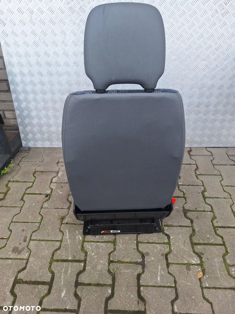 FOTEL PRAWY PRZÓD PASAŻERA - SPRINTER W903  2004R - 4