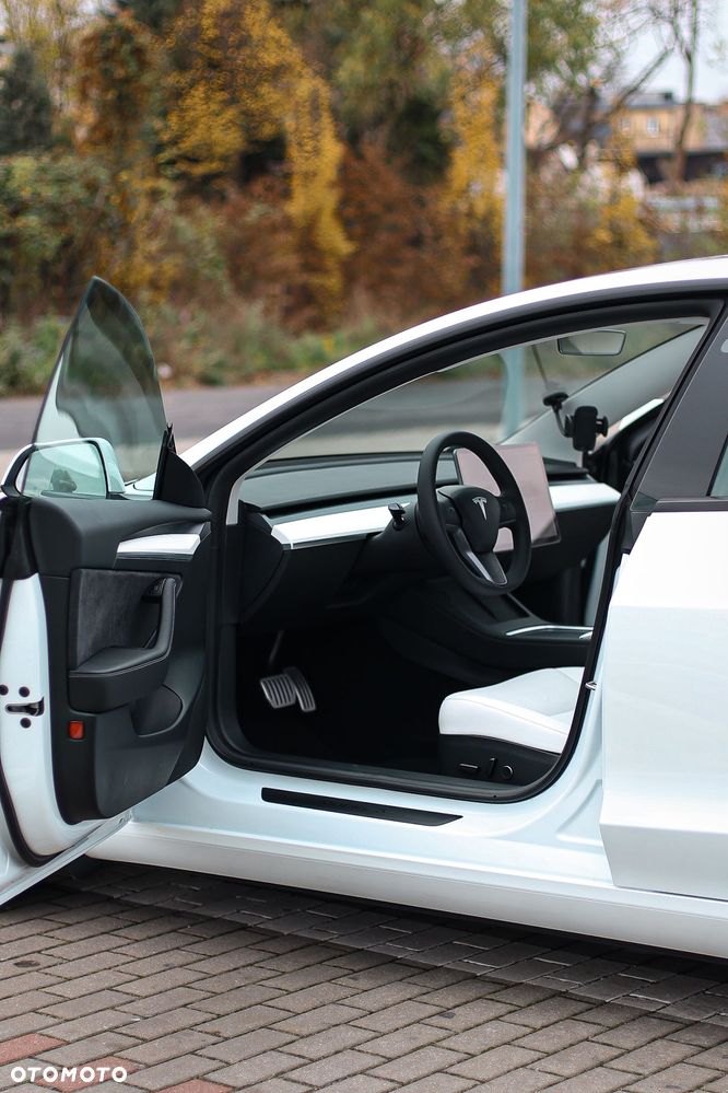 Tesla Model 3 - 3