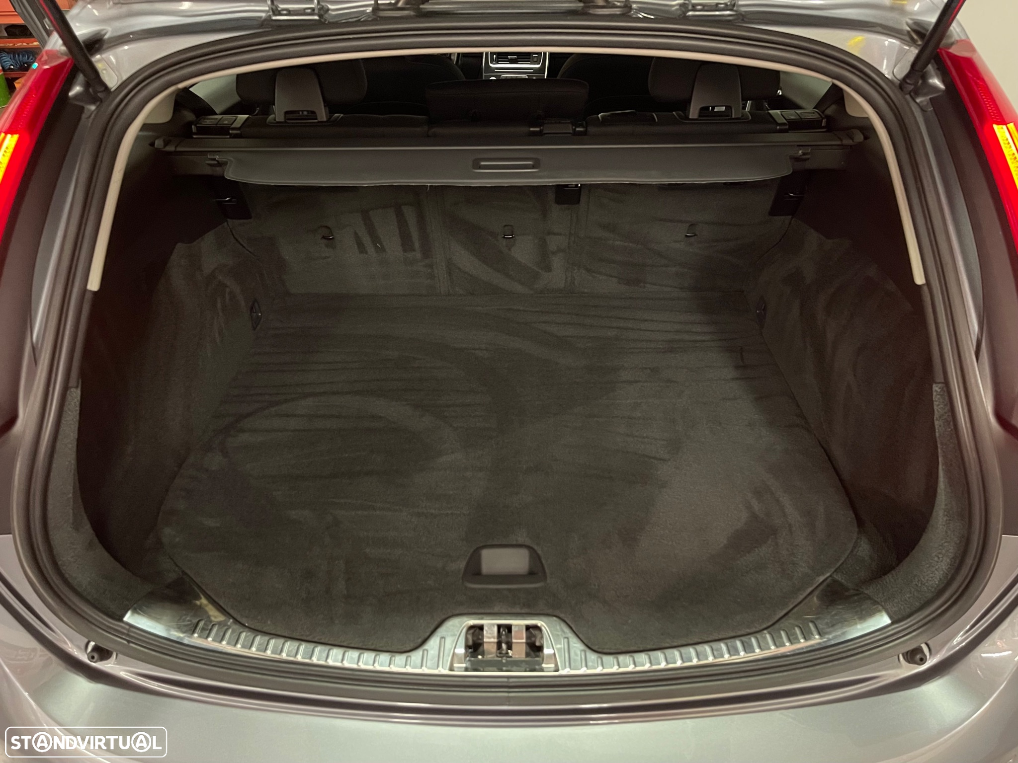Volvo V60 2.0 D2 Momentum - 22