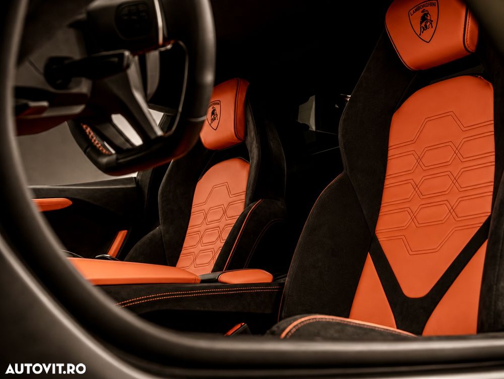 Lamborghini Revuelto - 17