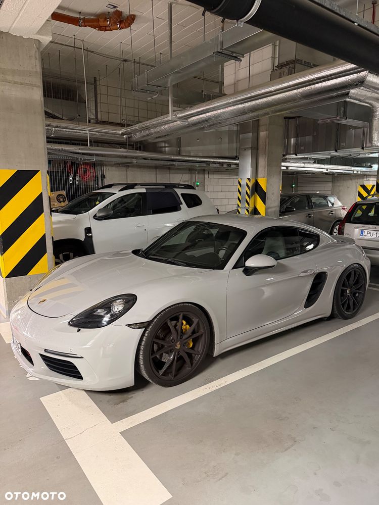Porsche 718 Cayman - 24