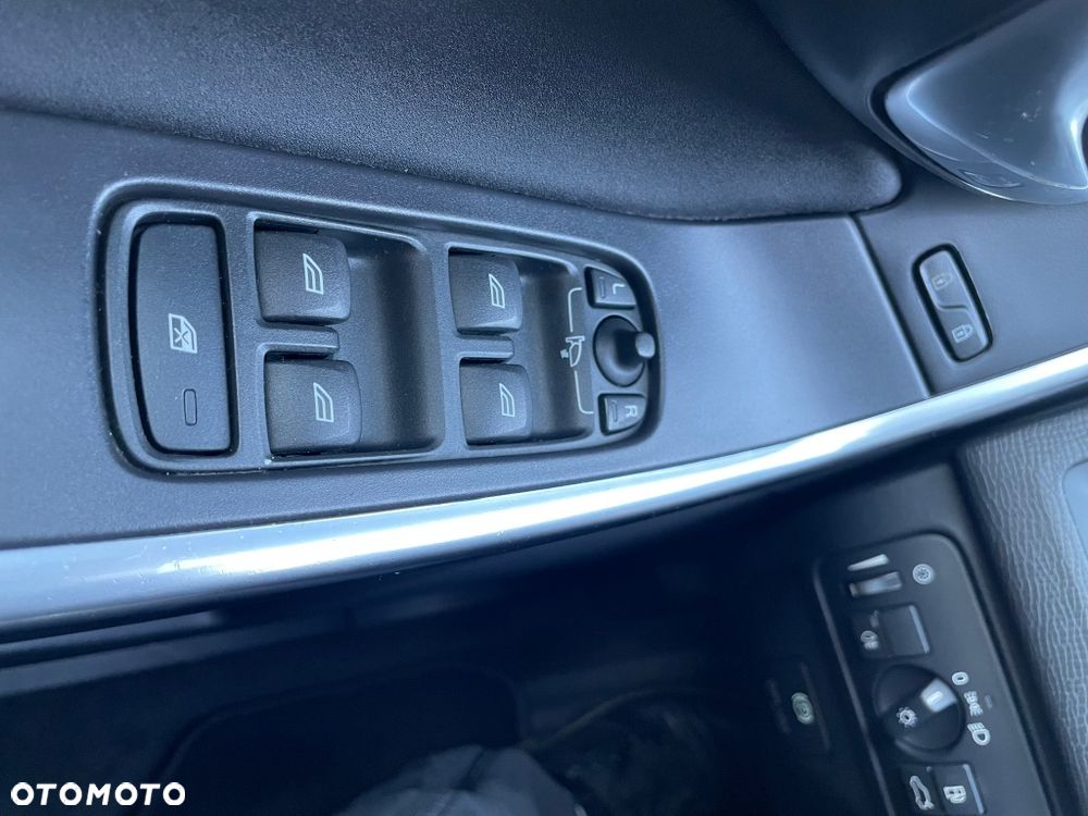 Volvo XC 60 D3 AWD R Design - 22