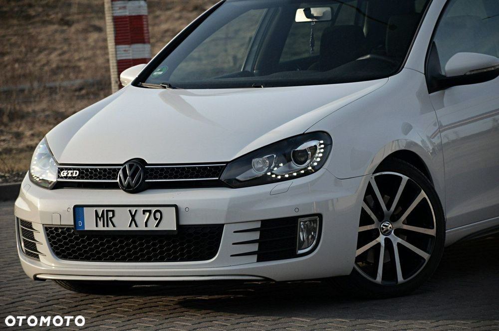 Volkswagen Golf - 8