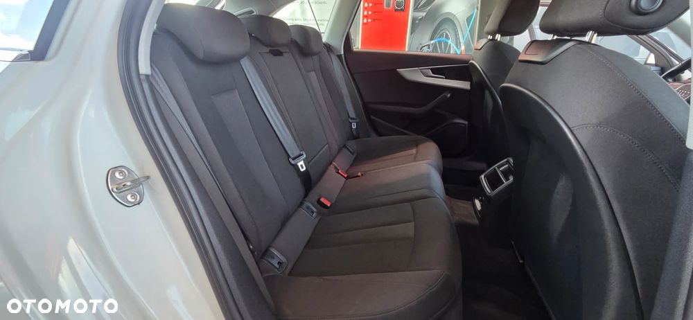 Audi A4 Avant 40 TFSI S tronic - 36